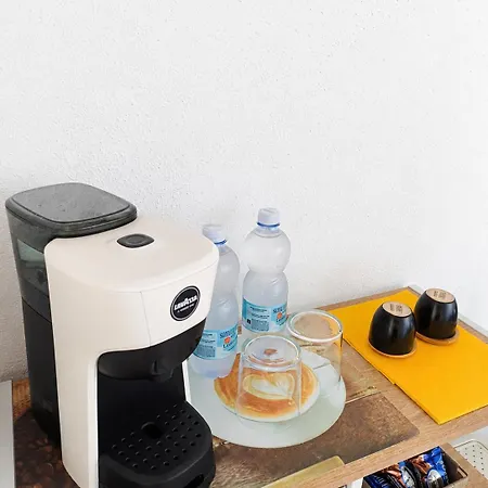 Δωμάτια σε οικογενειακή κατοικία Marconi 306